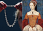 世界十大皇室珠宝大盘点 
　2.玛利亚女王的“Riviere ”和“La Peregrina”　　
英格兰第一位女性执政人玛丽女王拥有的华贵财富世界闻名，其中之一就是这条美丽的钻石项链“Riviere”。这条名贵的钻石项链由34枚经过老式切割的耀眼钻石组成，并被极其华美地镶嵌在了黄金(1724.20,-5.90,-0.34%)与白银基座之上。

