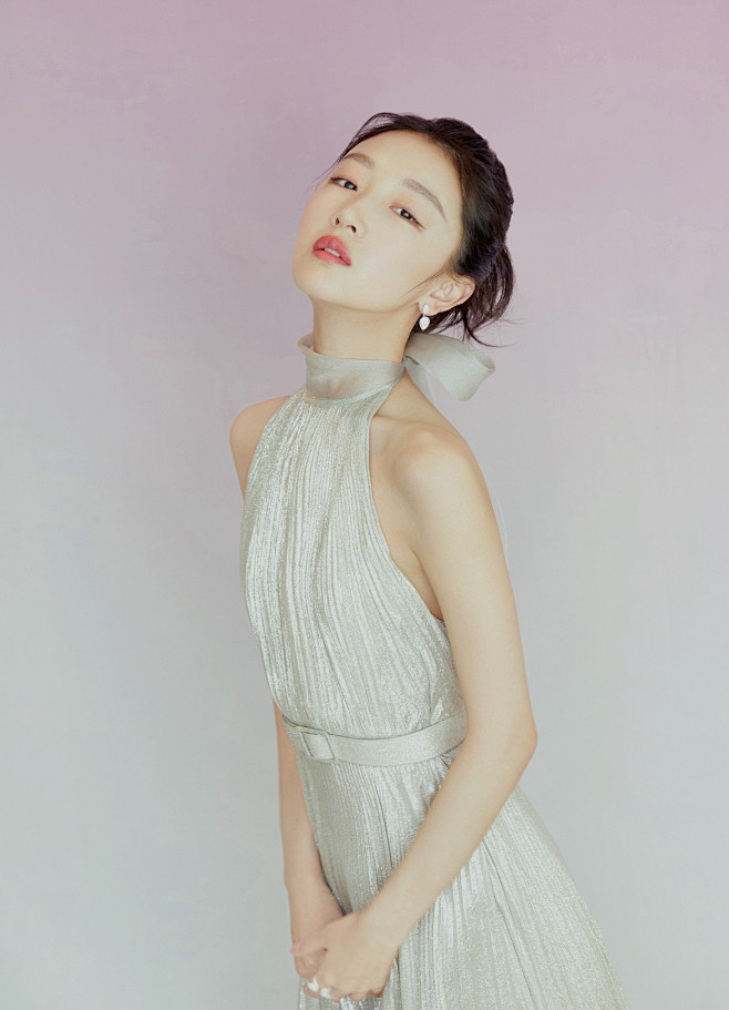 狐梭巴倒通过花瓣iphone客户端采集于2020-10-17 20:00:46周冬雨人物2