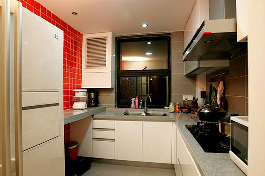 三居室装修现代厨房装修效果图