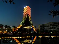 12月4号 好冷呀 14℃ 成都

一个人走，一个人睡，一个人思索，一个人沉醉，一个人忙，一个人累，一个人烦躁，一个人体会。

我一个人生活，我不孤单。晚安，成都！
#阿土的日记本# 2成都 · 美年广场 ​​​​