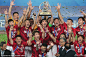 新浪直击恒大夺冠颁奖礼 : 11月21日，广州恒大1-0胜阿尔阿赫利，三年内两次捧起亚冠奖杯，众将士疯狂庆祝胜利。