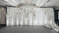 泰式纯白色起伏垂直面板装饰婚礼-国外婚礼-DODOWED婚礼策划网