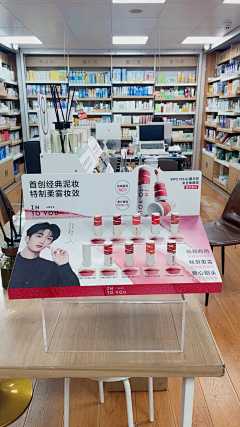 ymmx采集到美妆展架物料