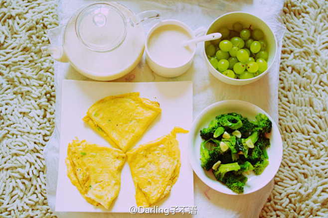 早餐 9月23日 鸡蛋煎饼、西蓝花、葡萄...