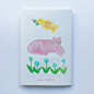 Eunji Ryu『eunji's daily drawings』 : 韓国・大邱のアーティストで、独立書店ghostbooksを運営するリュ・ウンジが2020年に発行した『eunji's daily drawings』から再編集し、リソ印刷で造本した作品集。
ウンジが描くあたたかい世界がリソの風味とマッチしています。

Eunji Ryu『eunji's daily drawings』GHOST BOOKS（2023）
12.5 × 18.5cm
中綴じ（ミシン綴じ）、20頁、フルカラー、リソ印刷