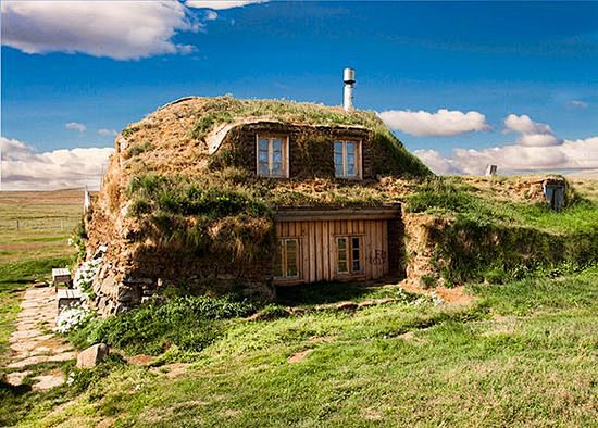 冰岛的原始房屋，藏在小土坡里
