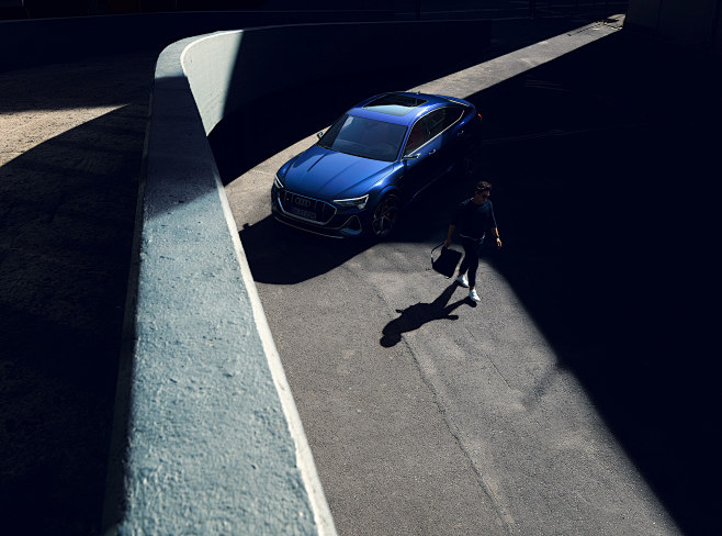 AUDI E-TRON S || FRI...