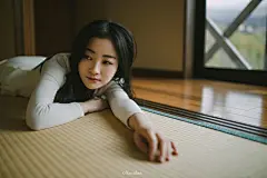 摄影后期：敏_elena
出镜：月饼

下了一夜的雨，
清晨，推开门，深吸一口气，
铺面而来的是清新的空气和悦耳的鸟啼。
有些迷恋这种安静得好像只有自己的感觉，
就像迷恋每次旅途中的小惊喜。