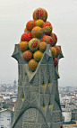 高迪瓷砖马赛克水果石塔，圣家堂，巴塞罗那