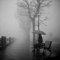 下雨是因为天空承受不了它的重量。就像是哭是因为心承受不了它的痛。