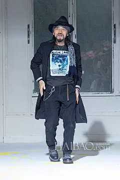重制古董衫的最高境界！山本耀司 (Yohji Yamamoto) 2015春夏男装秀，海报时尚网带你亲临2015春夏巴黎男装周_第11页_Yohji Yamamoto