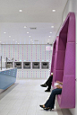 #建筑欣赏#前卫的色彩：Flavaboom酸奶冰淇凌店室内设计
