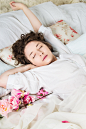 Daria Cherry在 500px 上的照片Sweet curly girl wakes up at morning