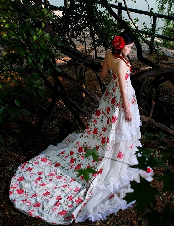 女人天堂内的花瓣采集图片-怪咖99