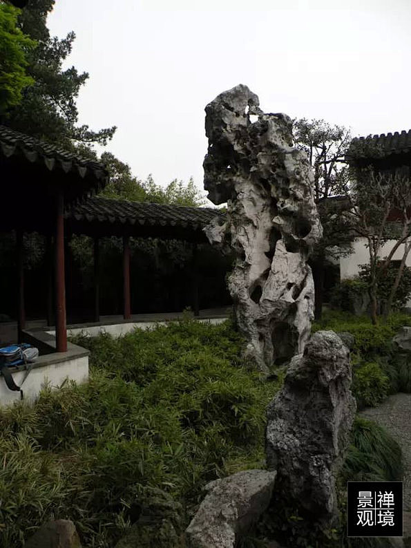 园内亭馆楼榭高低参差，曲廊蜿蜒相续有 七...