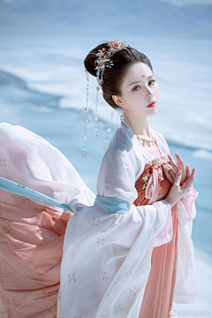 布依呐采集到【cos古风汉服】我自是年少,韶华倾负