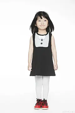 #中国小孩-橘子计划# JUZI STORE与@NESSKID儿童摄影 合作，推出#中国小孩-橘子计划#摄影活动。活动期间，JUZI STORE将送出1000套服饰搭配，活动将拍摄满1000名中国小孩。即日起在@NESSKID儿童摄影 拍摄写真的小朋友，记得申请JUZI STORE的LOOK搭配哦！