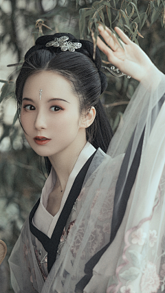 布依呐采集到【cos古风汉服】我自是年少,韶华倾负