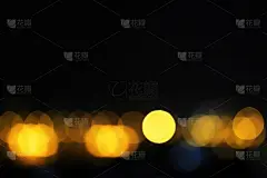 抽象模糊的圆散景灯光背景，五彩缤纷的城市夜景灯光。