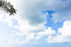 蓝天白云白色的背景。