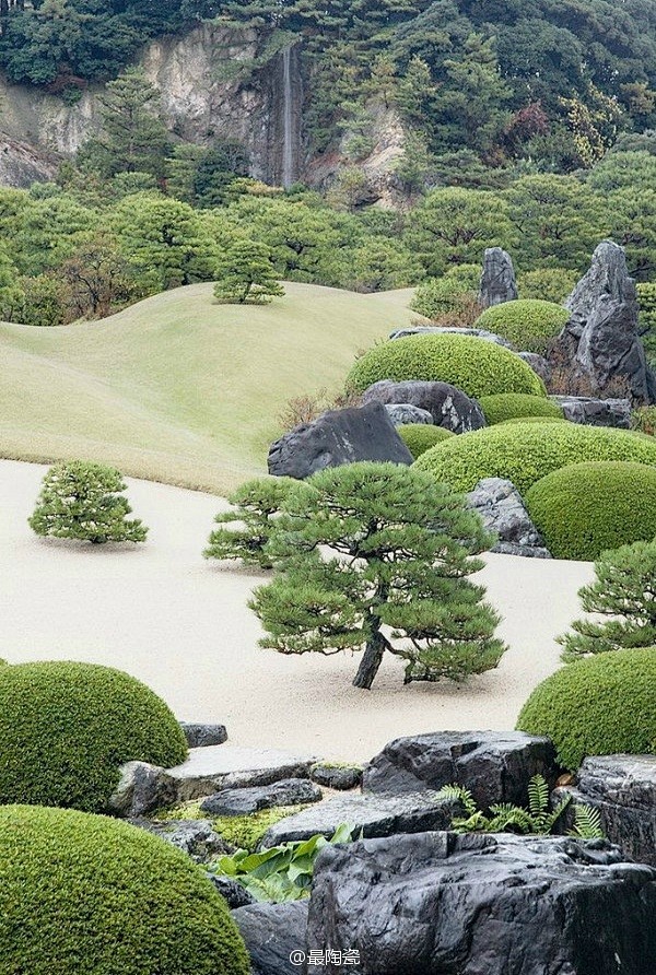 日本枯山水庭园   枯山水石庭跳脱出了树...