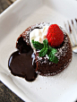 草莓熔岩巧克力蛋糕