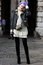Light layers make it easy to stay warm outdoors, while also reducing bulk. #Street Style# #欧美# #搭配#
