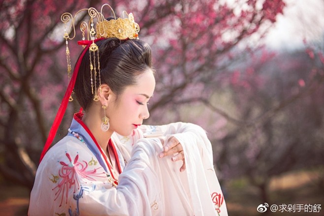 #汉服写真##舒舒的返图册# 南京梅花山...