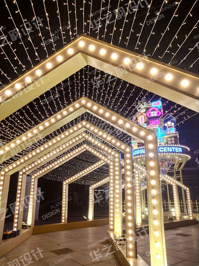 户外广场景点通道夜间亮化效果
吾悦"城市...