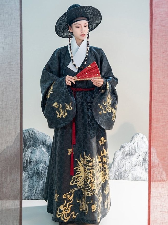 转发中抽一人，以下汉服任选一套～是一套哈...