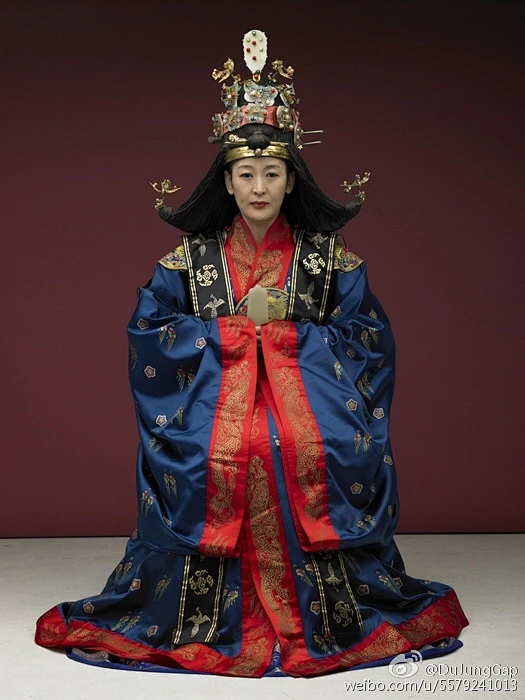 翟衣再现(12等, 大韓帝國时代) 头戴大首(대수, 대수머리)。-花瓣网
