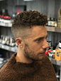 Hairstyle 2017 curls and shaved sides. Made by Jan Willem Huffmeijer at the B4men Barbershop www.b4menbabershop.nl: 