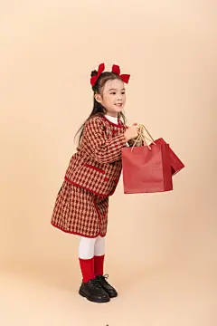 年货拜年龙年新年春节女孩人物摄影图