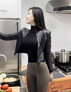 手机壁纸-窖藏美人采集到紧身性感~瑜伽裤
