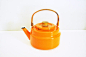 葡萄酒鲜艳的橙色搪瓷茶壶，10刀  