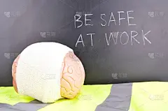工作时要注意安全