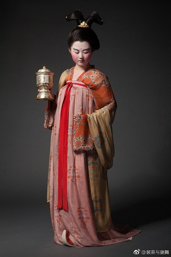 绘画参考,将盛唐时的服饰妆容完美的再现,才有这些雍容华贵的唐朝仕女