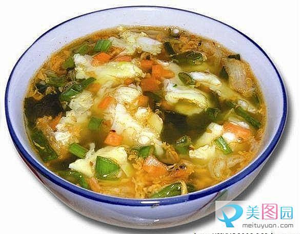 酸辣蛋花汤 材料：豆腐1块,黑木耳5朵,...