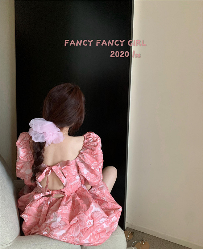 露背连衣裙2020新款甜美收腰显瘦方领小...