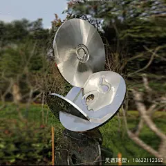 城市雕塑呼唤“个性化” 时下，城市雕塑热伴随着城市大开发、大发展日趋火爆，这种看得见摸得着的艺术品，作为现代城市和时尚的点缀，似乎已经成为一座城市最好的“名片”。一件优秀的城市雕塑作品，往往是一座城市、一个时代文化的标志。
　　伴随着改革开放和经济、文化的发展，城市雕塑在国内许多大中小城市如雨后春笋般出现，其中不乏优秀之作。这些作品被人们记住，成为一座城市精神的象征，看到的人就能感受到它的风骨。 然而，随着城市街头的艺术雕塑越来越多，一个问题也随之显现出来，就如同城市建设模式的雷同，各地城市的街头雕塑也大