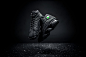 Air Jordan 13 Retro "Black Cat"
今年是 Air Jordan 13 诞生的20周年，灵感取自 MJ 绰号的 "Black Cat" 配色将率先拉开众多经典复刻的序幕，黑色网布区域采用 3M 反光装饰增添亮点，翻毛皮覆盖挡泥板提升整体质感的同时，也呼应着黑豹的色泽，而鞋跟的荧光绿豹眼更是将杀气表现得淋漓尽致。
货号 414571-011，售价 ￥1399。
（图片1024x682）