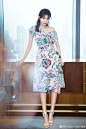 #星动ToryBurch# 著名演员@孙怡微博 身着 #Toryburch2018秋冬系列# Adelia 连衣裙 惊艳亮相 #InStyle年度偶像盛典#，飘逸荷叶边在领口轻盈点缀，裙摆上绽放独特植物印花，以自信姿态定义偶像态度。