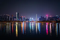 海滨城市高楼外观夜景