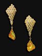 Earrings "Would you like a drop of Tej Madame ?" with hand-carved fire Wello opals (6 cts) set in 18 K gold, with diamonds (0,25 cts), by Ornella Iannuzzi. (The Tej is a divinely delicious honey wine in Ethiopia).