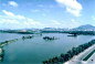 铜陵市位于安徽省中南部，长江下游南岸，襟江靠海，码头林立，湖泊星罗棋布，呈现出一幅优美的水上风光。