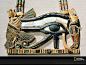 古埃及眼珠珠， 就得先谈谈古埃及的荷鲁斯之眼（Eye of Horus)
注：此图摘自National Geography网站
当两河流域和印度河流域在公元前2500年左右，在文化，贸易及宗教的交流， 两地所用的辟邪“眼珠珠”几乎一样