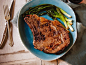 在上面,牛肉,食品,饮食,主菜_gic11067971_Dry Aged Rib-Eye Steak with Green Onions_创意图片_Getty Images China