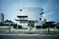 ArchGo! 日本，大阪，Intefeel住宅/Tsubasa Iwahashi事务所
角窗的利用增强了建筑块的悬浮感
