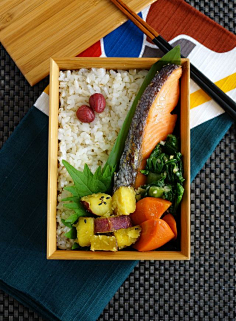 便当-花瓣网|陪你做生活的设计师 | 餐 西餐 蔬菜 肉类 苹果 草莓