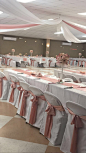 the banquet room is decorated with pink and white linens